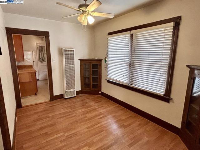 3657 Madrone Ave, Oakland CA: https://media.crmls.org/mediaz/bf5c7c21-9131-4055-9546-4ffd89bfaf0b.jpg