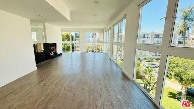 1932 Selby Avenue, Los Angeles CA: https://media.crmls.org/mediaz/bf5caf65-054b-46d8-b01a-dea616bad61d.jpg