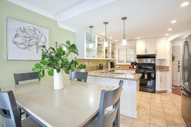 731 Edgewater Dr, Chula Vista CA: https://media.crmls.org/mediaz/bf5ccdc9-0948-4b14-b75b-33321b63d03b.jpg