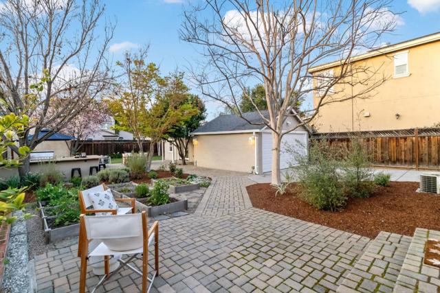 847 Willow Glen Way, San Jose CA: https://media.crmls.org/mediaz/bf5d6047-c44c-4c16-8805-bdbae233d917.jpg