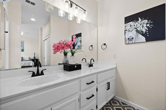 762 Rubier Way, Rio Vista CA: https://media.crmls.org/mediaz/bf5d89c5-cb2e-4f07-8f01-74b70cbf5535.jpg