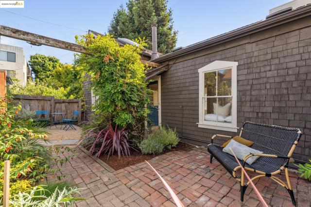 1532 Walnut St, Berkeley CA: https://media.crmls.org/mediaz/bf5de05a-4bea-449f-84a2-530b30d5615c.jpg