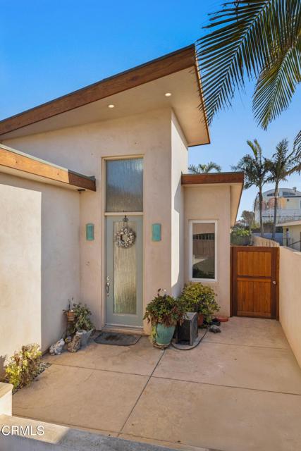 1322 Weymouth Lane, Ventura CA: https://media.crmls.org/mediaz/bf5de756-4b6d-49a8-b515-4bf86faeecd2.jpg