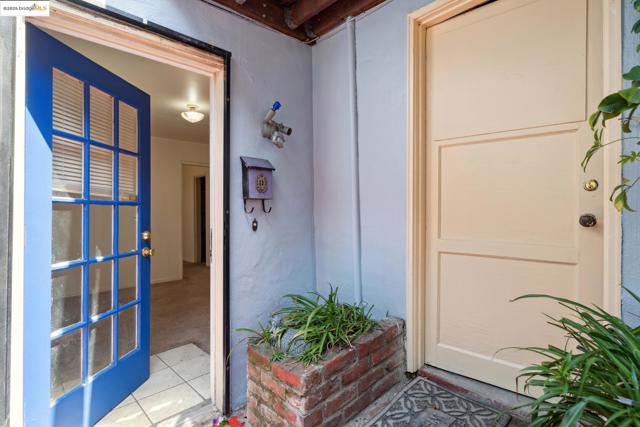 1408 E 15Th St, Oakland CA: https://media.crmls.org/mediaz/bf5e0403-4ac3-42aa-8dea-7908f53c0f0b.jpg