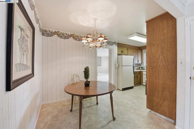 Image 9 of 30 For 15596 Tilden St