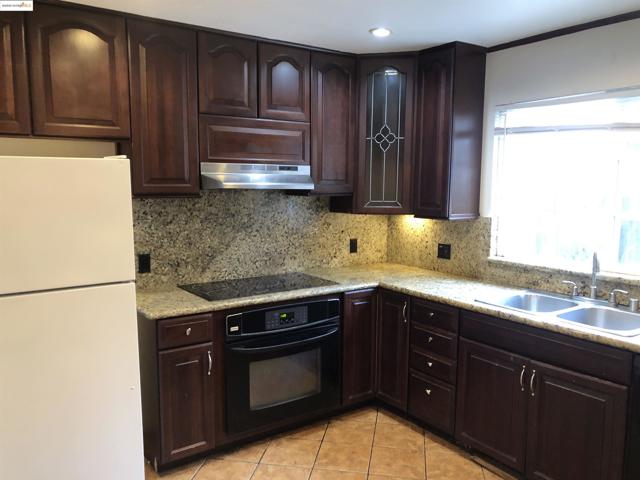 2174 Sugartree Dr, Pittsburg CA: https://media.crmls.org/mediaz/bf5e61d9-fe21-4d56-b3bd-3c11e409a4a0.jpg