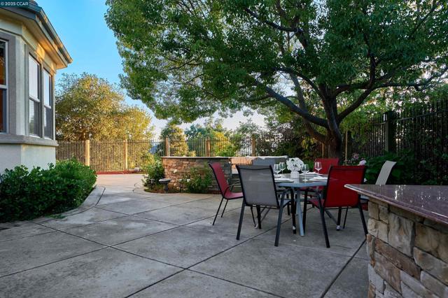 135 Diablo Ranch Ct, Danville CA: https://media.crmls.org/mediaz/bf5e9fdb-8530-4cd0-976d-e70d43ea8163.jpg