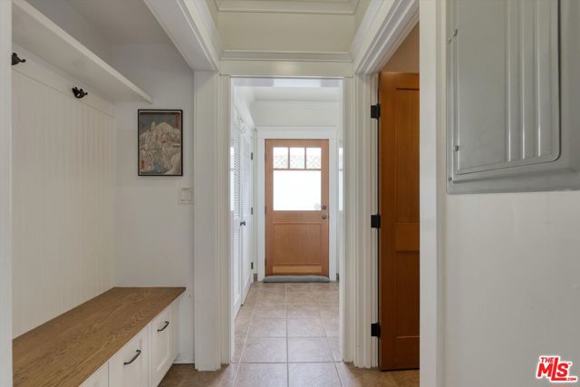933 W Venezia Avenue, Venice CA: https://media.crmls.org/mediaz/bf5ea294-3fcf-4782-8be5-408d7c0e3fe1.jpg