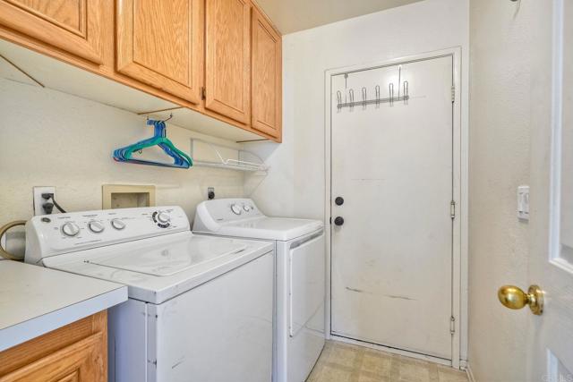 1025 Honeysuckle Drive, San Marcos CA: https://media.crmls.org/mediaz/bf5eaec8-8c7f-4d12-9592-a6826c2f0468.jpg