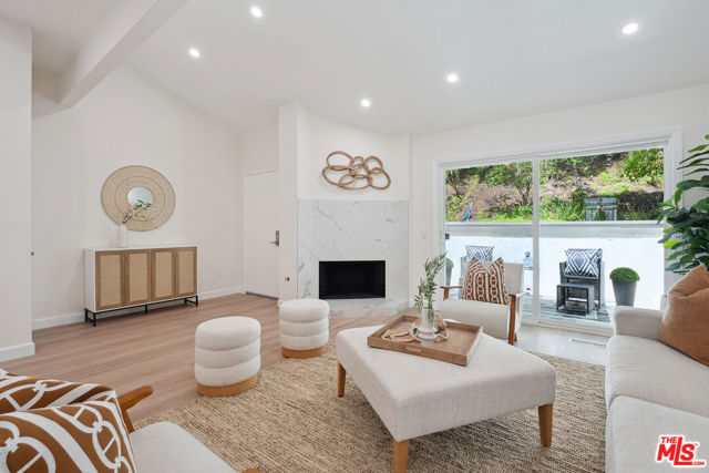 17109 Palisades Circle, Pacific Palisades CA: https://media.crmls.org/mediaz/bf5ec24e-f240-4c14-885a-5408668392ea.jpg