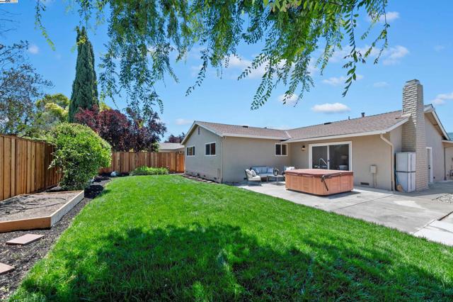 4531 Harper Ct, Pleasanton CA: https://media.crmls.org/mediaz/bf5f3f6e-908c-4b34-be02-82eec7964411.jpg