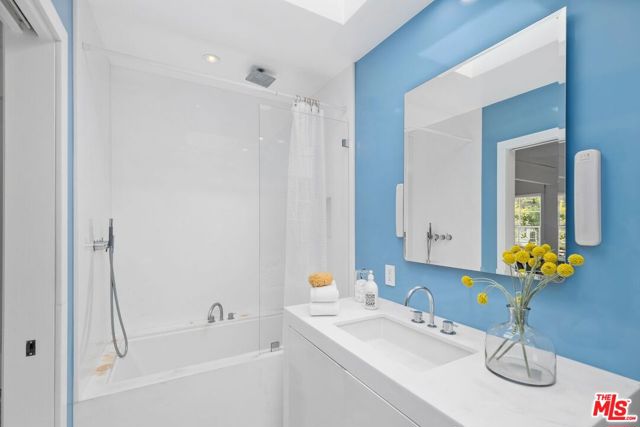1455 Belfast Drive, Los Angeles CA: https://media.crmls.org/mediaz/bf5f43d0-6dae-4401-8768-67208b0db107.jpg