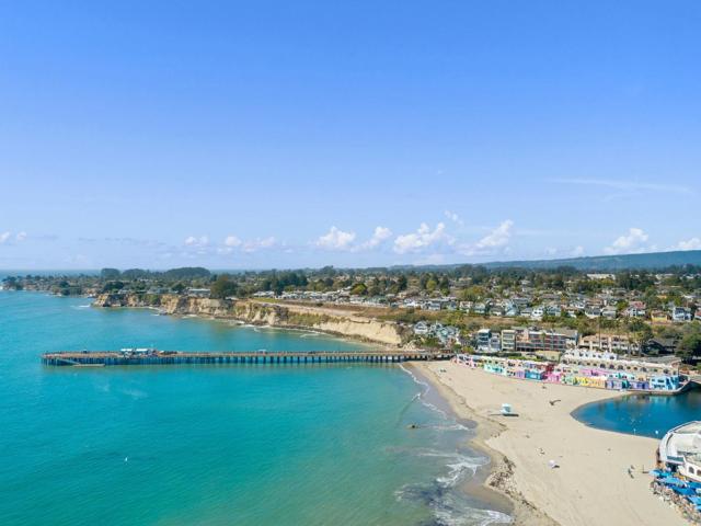 208 Capitola Avenue, Capitola CA: https://media.crmls.org/mediaz/bf5f6a25-88e5-4144-a6db-2fb03fe435bd.jpg