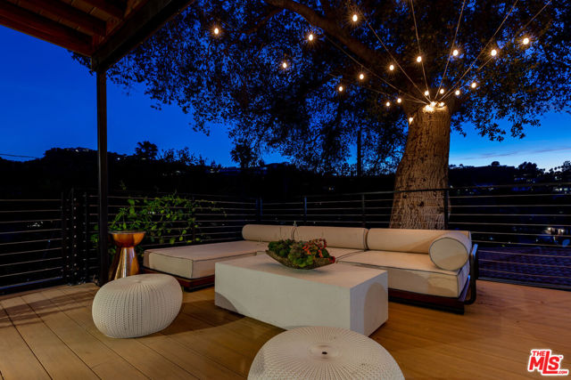 13513 Cheltenham Drive, Sherman Oaks CA: https://media.crmls.org/mediaz/bf5f7f9d-2a53-401e-a836-b530a8b62608.jpg