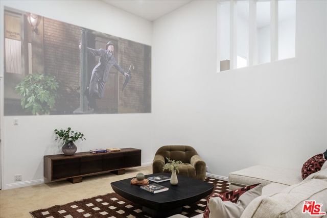 4189 Holly Knoll Drive, Los Angeles CA: https://media.crmls.org/mediaz/bf5fe05d-ca45-409f-a3f8-7c253d5b8a4e.jpg