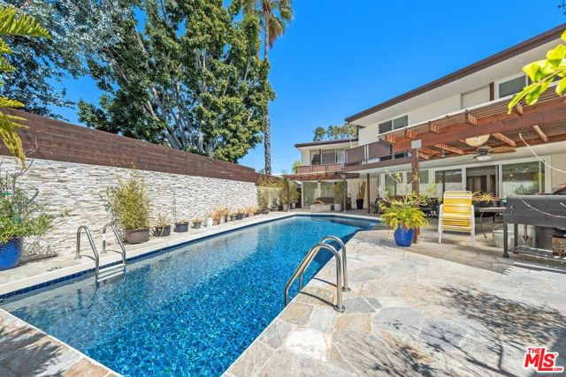 6505 S Halm Avenue, Los Angeles CA: https://media.crmls.org/mediaz/bf5fe4c8-1232-4a02-8e01-f4f12958ebd2.jpg