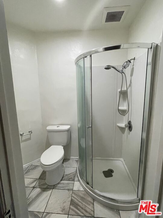 4010 W Adams Boulevard, Los Angeles CA: https://media.crmls.org/mediaz/bf607a0f-35db-410b-8c90-c3dbebf77b46.jpg