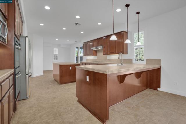 1411 Granite Creek Dr, Patterson CA: https://media.crmls.org/mediaz/bf618f56-da8f-45e9-a8ec-363d1085a7fc.jpg