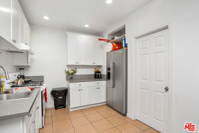 Image 11 of 27 For 11329 Sherman Way