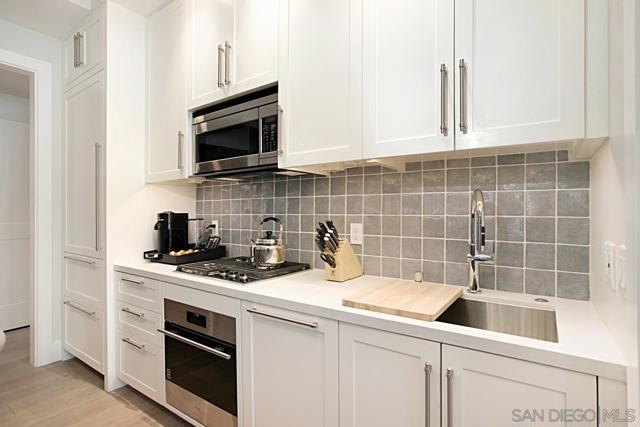 1500 Orange Ave, Coronado CA: https://media.crmls.org/mediaz/bf6282fc-3e80-468b-971e-38000a51b54f.jpg
