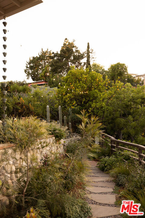 4825 Glenalbyn Drive, Los Angeles CA: https://media.crmls.org/mediaz/bf628f1c-6665-412c-8796-8b21e5f9a2e2.jpg