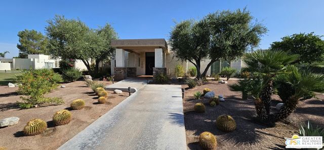 5920 Paradise Plaza, Palm Springs CA: https://media.crmls.org/mediaz/bf638abf-7979-487c-8875-5cf4bc188177.jpg