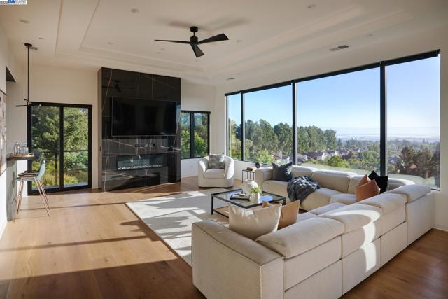 1615 Vinehill Court, Fremont CA: https://media.crmls.org/mediaz/bf63bd3b-6c11-4513-a339-dc0239bea5e3.jpg