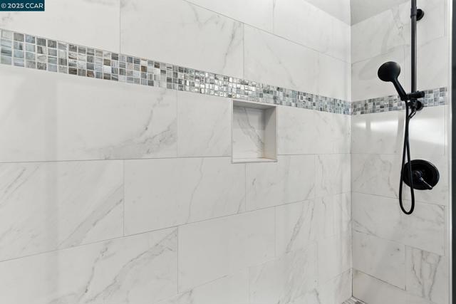 15 Ardmore Ct, Pleasant Hill CA: https://media.crmls.org/mediaz/bf643a10-bc7c-4e53-9b0b-c427c12466b2.jpg