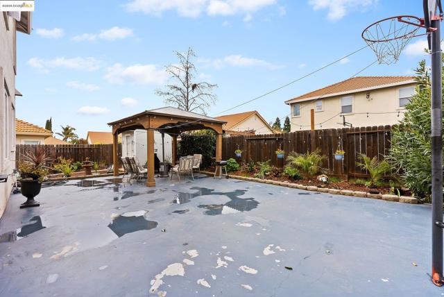 2105 Bedrock Way, Antioch CA: https://media.crmls.org/mediaz/bf6457f7-e787-4d42-96b4-0b53b34e6290.jpg