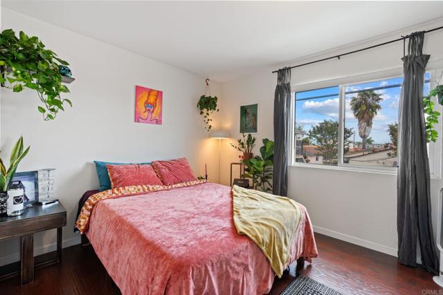 4239 35Th Street, San Diego CA: https://media.crmls.org/mediaz/bf647c44-8e5b-40dd-b2a5-dfdd57777e85.jpg