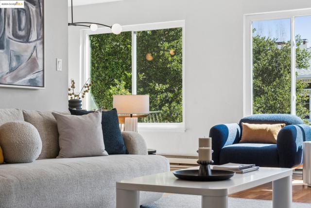 424 Staten Ave, Oakland CA: https://media.crmls.org/mediaz/bf64d2f4-bd59-406d-8489-f3edad4ea6ed.jpg
