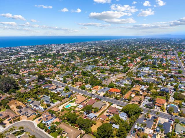 1565 Chestnut Avenue, Carlsbad CA: https://media.crmls.org/mediaz/bf650e90-40bd-4621-b5b5-1fb6a9a6b5c9.jpg