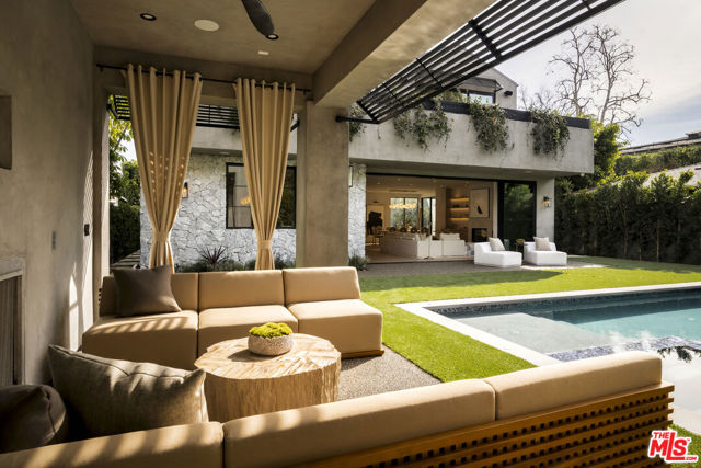 4165 Nagle Avenue, Sherman Oaks CA: https://media.crmls.org/mediaz/bf6532ca-8bbc-42f2-ad30-64b6b9d14b01.jpg