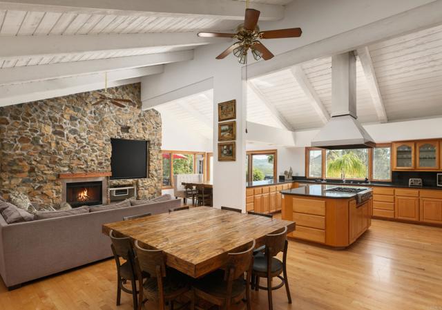 Detail Gallery Image 14 of 46 For 20780 Fortuna Del Norte, Escondido,  CA 92029 - 8 Beds | 6 Baths