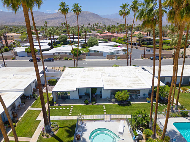 45301 Deep Canyon Road, Palm Desert CA: https://media.crmls.org/mediaz/bf666b29-6847-4ea3-b7c3-42a63a953ff0.jpg