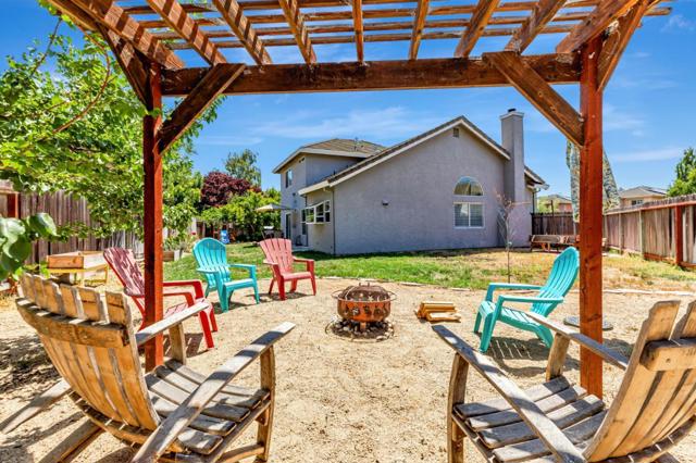 740 Alissa Court, Hollister CA: https://media.crmls.org/mediaz/bf666ee2-7d17-45bd-869c-cdeef3dafa4d.jpg