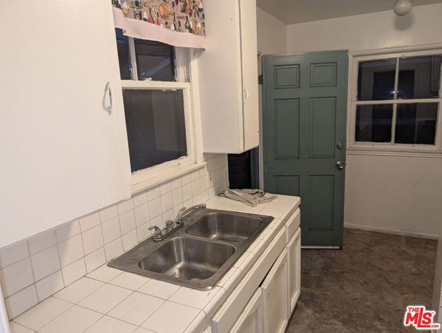 8472 S Main Street, Los Angeles CA: https://media.crmls.org/mediaz/bf668cc8-5e55-435d-813b-9c18c2221aa2.jpg
