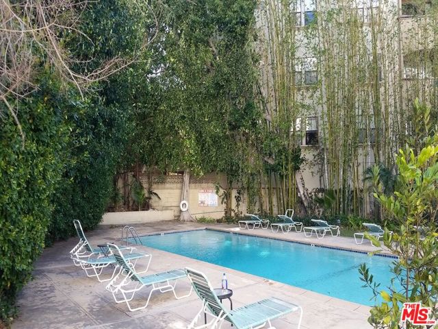 570 N ROSSMORE Avenue, Los Angeles CA: https://media.crmls.org/mediaz/bf669031-22a7-4fb1-8d39-d5c490b142cf.jpg
