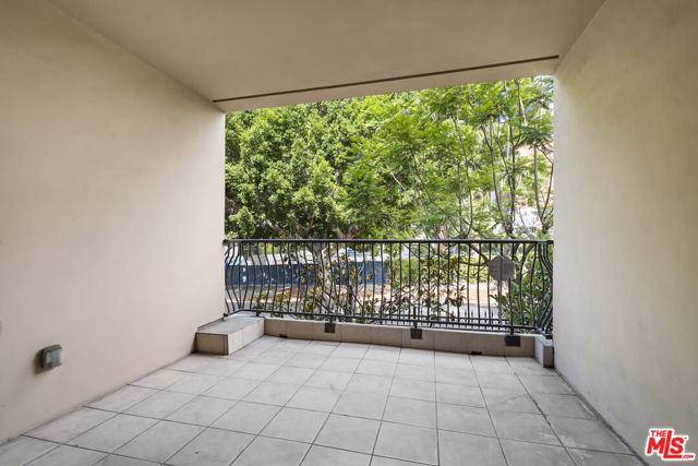 4848 Wilshire Boulevard, Los Angeles CA: https://media.crmls.org/mediaz/bf6696af-ae23-41c4-ae3b-d3bd5cfc6086.jpg