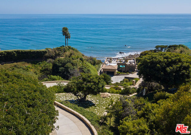 32852 Pacific Coast Highway, Malibu CA: https://media.crmls.org/mediaz/bf66b2ad-d9cd-4168-99d3-42c207f90eaa.jpg