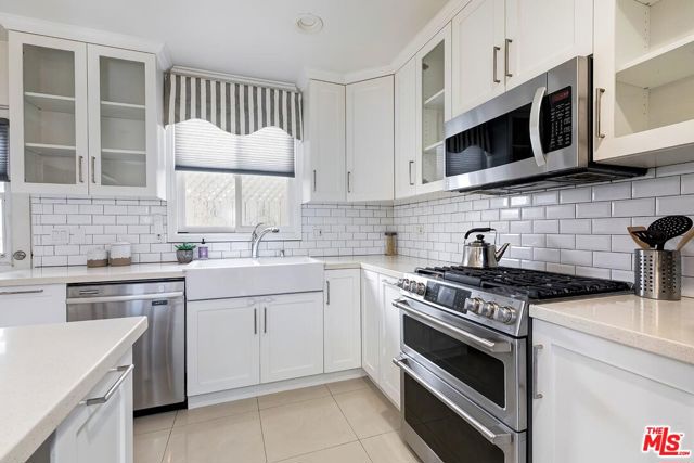 3804 Lenawee Avenue, Culver City CA: https://media.crmls.org/mediaz/bf66ee28-6fa1-4b12-96b7-d138e7ad52c6.jpg