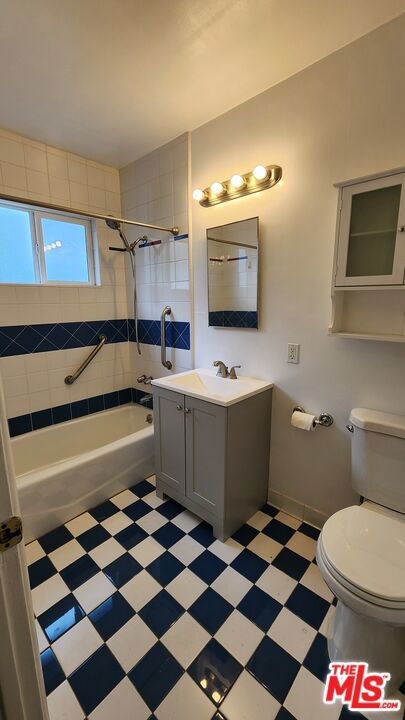 3872 College Avenue, Culver City CA: https://media.crmls.org/mediaz/bf67e6e8-0de4-4298-8c91-2c45dc58369d.jpg