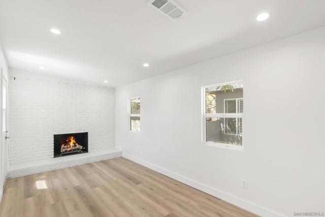 291 Ebony Avenue, Imperial Beach CA: https://media.crmls.org/mediaz/bf685ed5-8343-4ed9-a28e-104425d6ff80.jpg