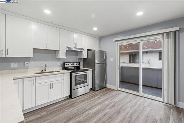 27070 Manon Ave, Hayward CA: https://media.crmls.org/mediaz/bf68b285-6e6b-4d7c-8892-8d0ec972a08c.jpg