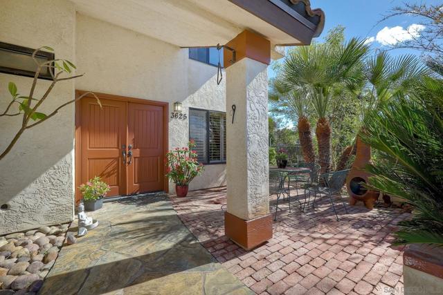 3625 Country Meadow Ln, Escondido CA: https://media.crmls.org/mediaz/bf695b65-4bf6-4955-80a8-ae199f662e14.jpg