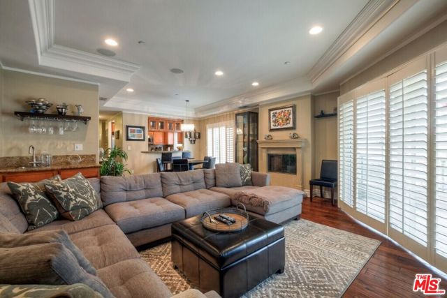 11578 Iowa Avenue, Los Angeles CA: https://media.crmls.org/mediaz/bf699e0a-c60c-4142-94c2-6a8f563f68a5.jpg