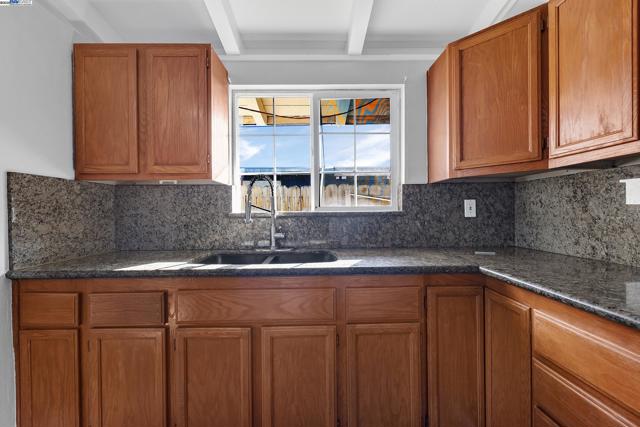 27946 Pompano Ave, Hayward CA: https://media.crmls.org/mediaz/bf69ae1f-c42d-4c90-b27d-7809e00fc45e.jpg