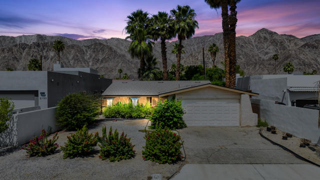 51191 Avenida Herrera, La Quinta CA: https://media.crmls.org/mediaz/bf6a0731-6fb8-4e0b-9a6d-10f696719f42.jpg