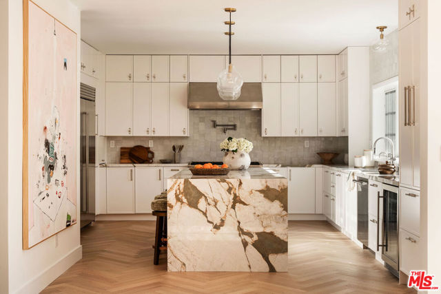 3531 S Barrington Avenue, Los Angeles CA: https://media.crmls.org/mediaz/bf6a9fc7-55fd-43c8-9bfc-a8577ff07354.jpg