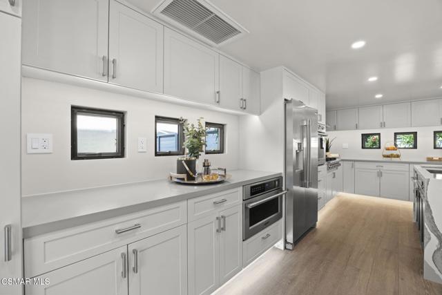 240 N Padre Juan Avenue, Ojai CA: https://media.crmls.org/mediaz/bf6afdf9-9c9b-4d67-bc87-1fa6b66b4b9c.jpg
